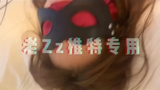 热辣的日本女学生在JAV视频中变得淘气