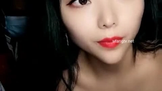 妇欲欢公爽极品大学妹子自慰，女神降临大眼萌妹子抠逼越往后越骚