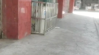 奶子上有纹身的小少妇，全程露脸镜头前扯着逼给你看，掰开逼逼看特写，道具抽插浪叫不止，淫声荡语精彩刺激
