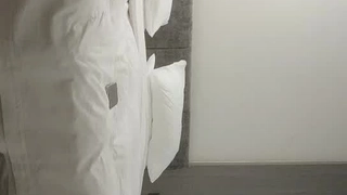 大奶继母想被射一脸 - Nikki Brooks