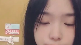 黑白俩荡妇共享一个大黑屌