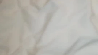 Gabriela Lopez和Scarlett Sommers与Serena Santos一起参与了一个热辣的三人行。