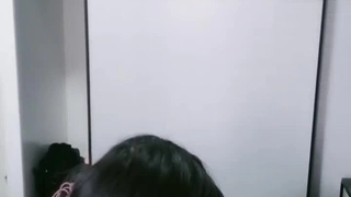 我的明星老师骨感气质美女直播主为感谢粉丝，特别穿着制服
