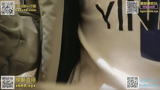 淫水多多的大奶骚逼露脸一个人的精彩，享受高速转机带来的快感，高潮不断骚逼都带振动的，逼逼和菊花里塞蛋第02集