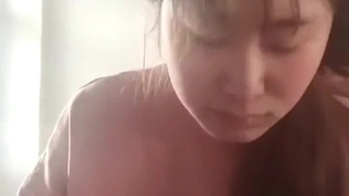 金发少女的圣诞愿望得到了面部射精