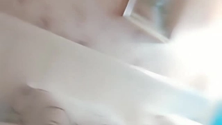 大奶卡哇伊新人小姐姐！柔软奶子晃动！跳蛋塞穴翘起美臀，振动棒深插，呻吟娇喘非常淫骚