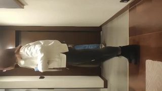 葡京棋牌女上后入，扭动大屁股