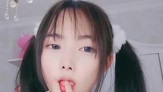 台湾原住民女友第一次口交没提醒她直接口爆