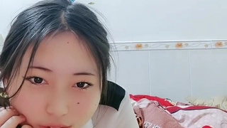 兒子搓揉美乳的母親 宮部涼花